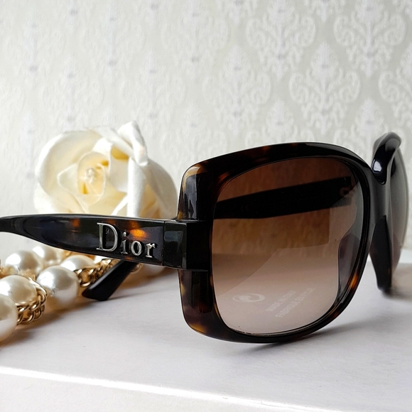 Dior Accessories - Dior Stunning Sunglasses!